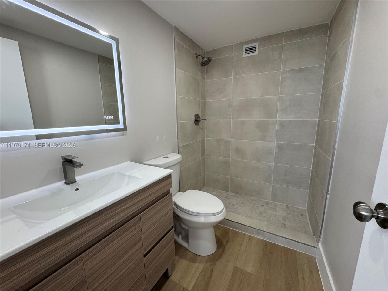 999 Brickell Bay Dr, Unit 2008, Miami, FL 33131 Photo