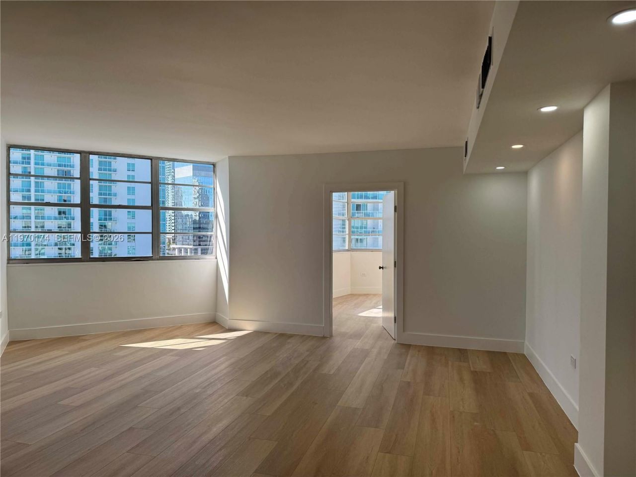 999 Brickell Bay Dr, Unit 2008, Miami, FL 33131 Photo