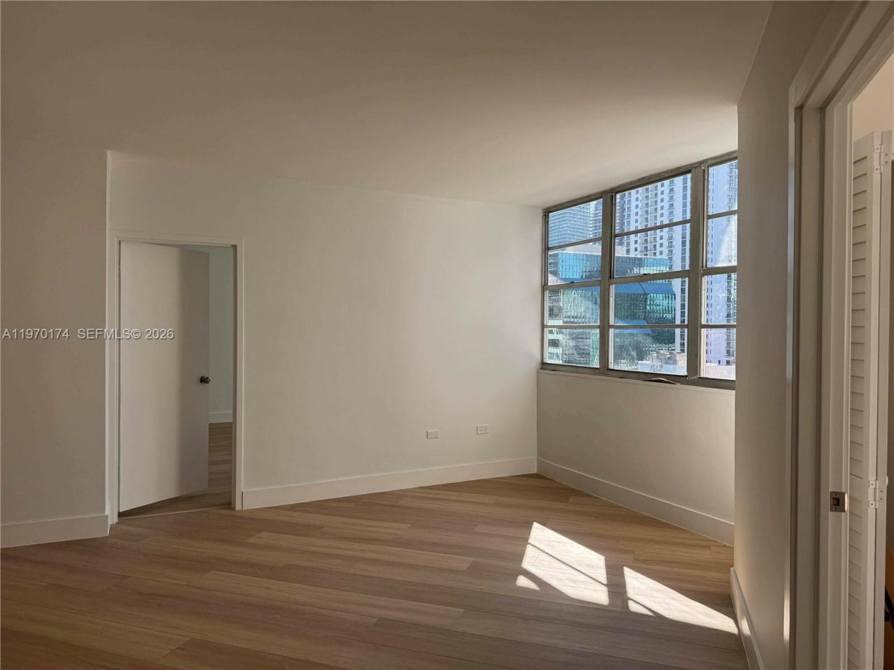 999 Brickell Bay Dr, Unit 2008, Miami, FL 33131 Photo