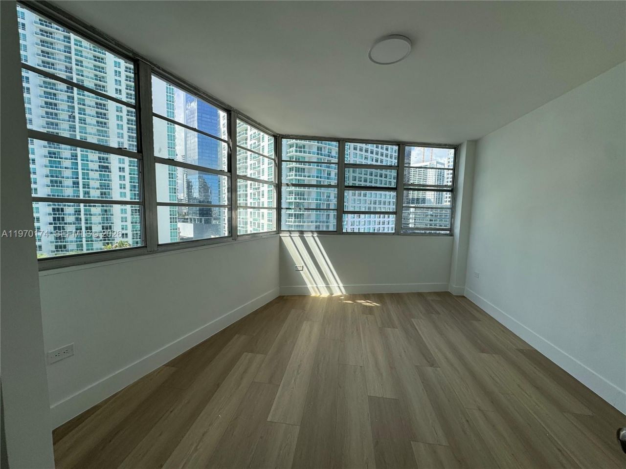 999 Brickell Bay Dr, Unit 2008, Miami, FL 33131 Photo