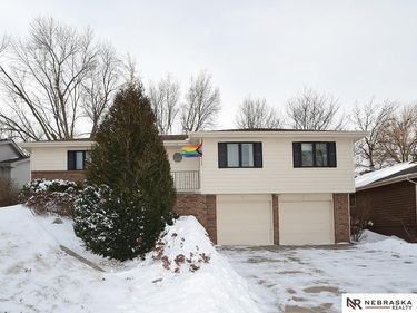 15911 Douglas Circle, Omaha, NE 68118