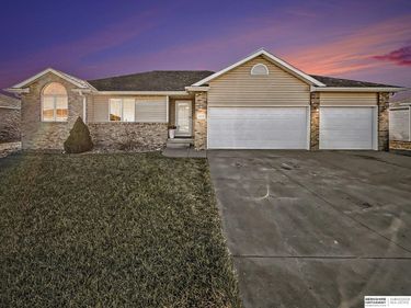 2304 E 16th Street, York, NE 68467