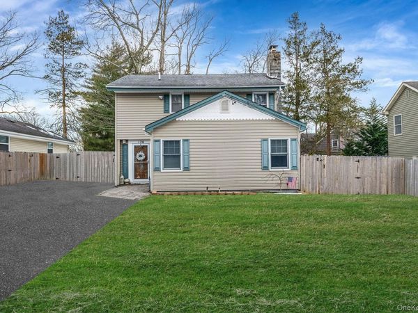 126 Wauwepex Trail , Ridge, NY 11961