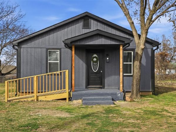 404 S 3rd Avenue, Stroud, OK 74079