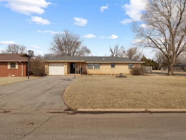 719 E Tom Stafford Street, Weatherford, OK 73096