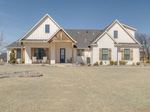 10000 Woodland Way, Edmond, OK 73025