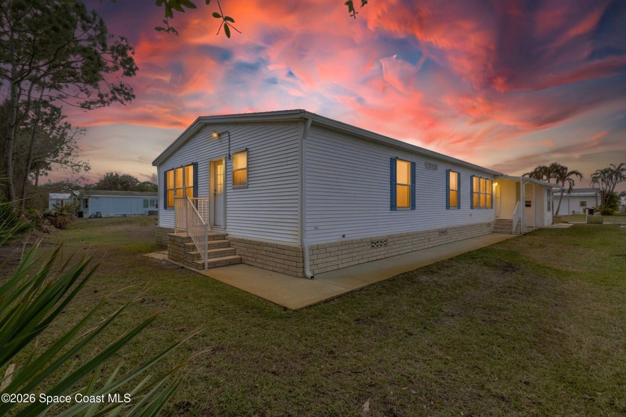 859 Tamarind Circle, Barefoot Bay, FL 32976 Photo