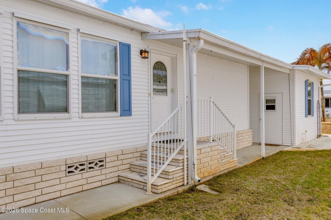 859 Tamarind Circle, Barefoot Bay, FL 32976 Photo