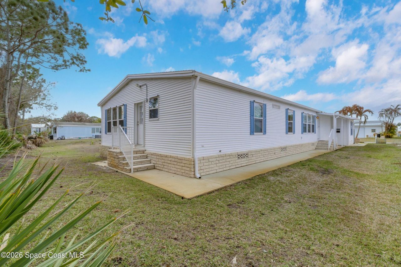 859 Tamarind Circle, Barefoot Bay, FL 32976 Photo