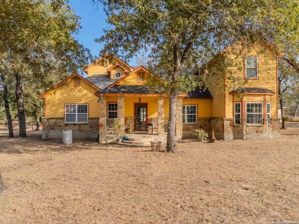 102 road runner, Somerset, TX 78069