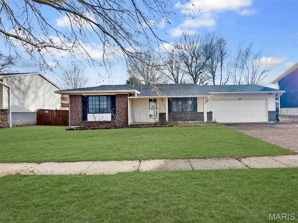 2340 Glenrich Drive, Saint Louis, MO 63129 Main Photo