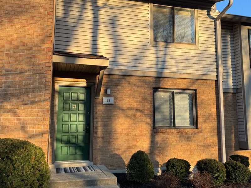 22 Oakwood Court, Springdale, OH 45246 Photo 2