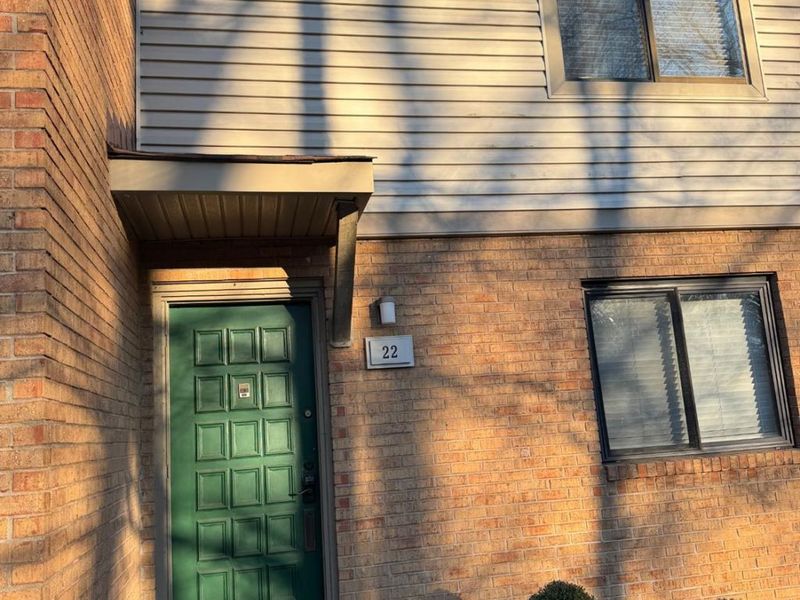 22 Oakwood Court, Cincinnati, OH 45246 Photo 4