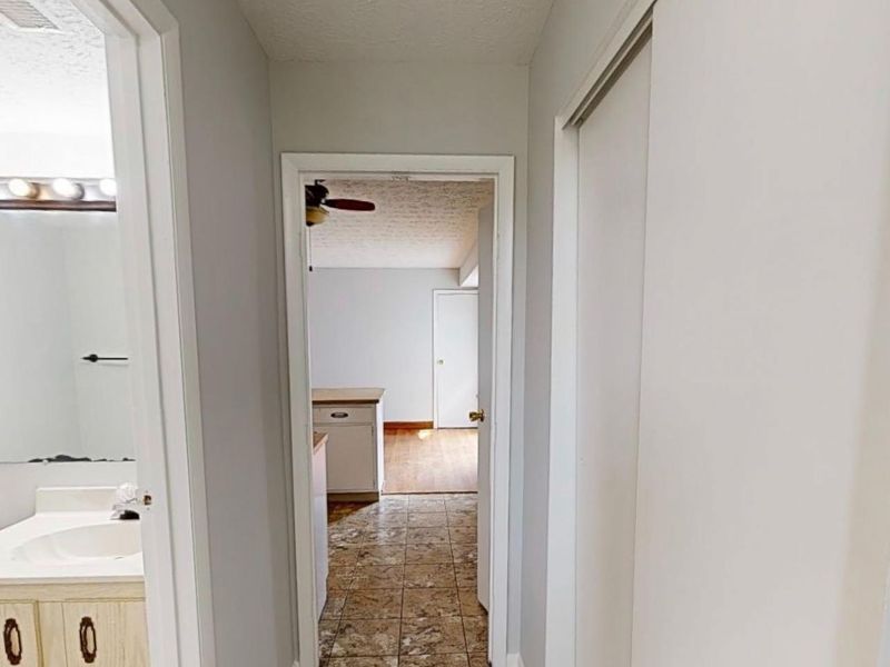 22 Oakwood Court, Springdale, OH 45246 Photo 6