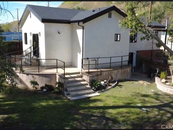 9857 Foothill Boulevard, Lakeview Terrace, CA 91342