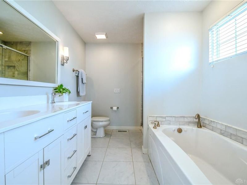 9825 Augusta Lane, Piqua, OH 45356 Photo 14