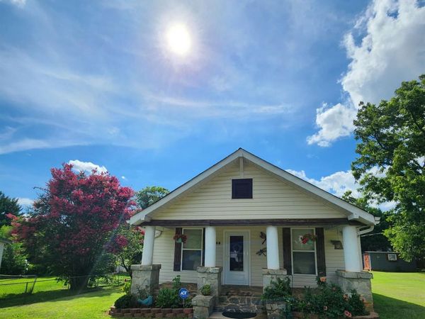 1208 N Davis Avenue, Newton, NC 28658