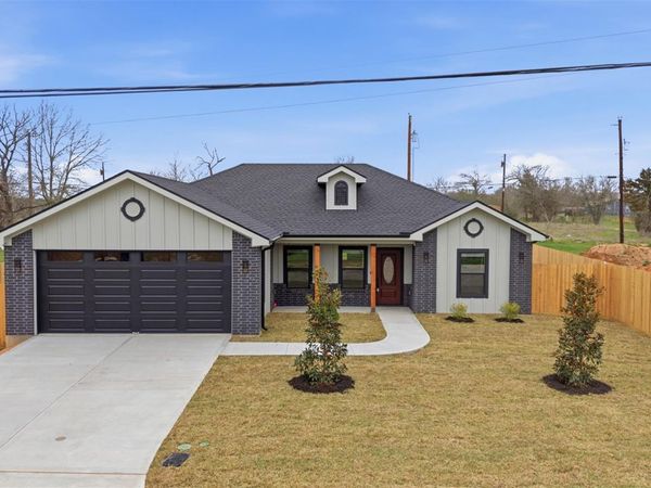 413 E Hamilton Ave, Rockdale, TX 76567