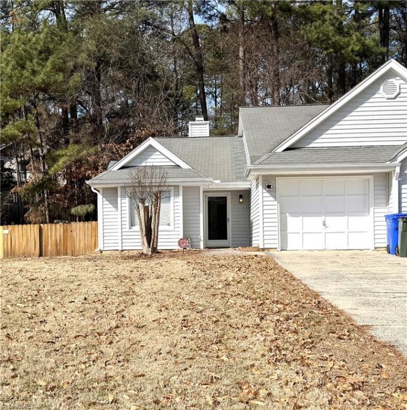205 Standish Drive, Chapel Hill, NC 27517 Main Photo
