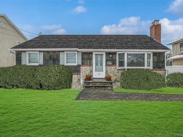 8 Carlton Place, Hicksville, NY 11801