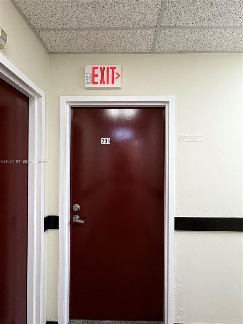 2100 W 76th St, Unit 205, Hialeah, FL 33016 Photo