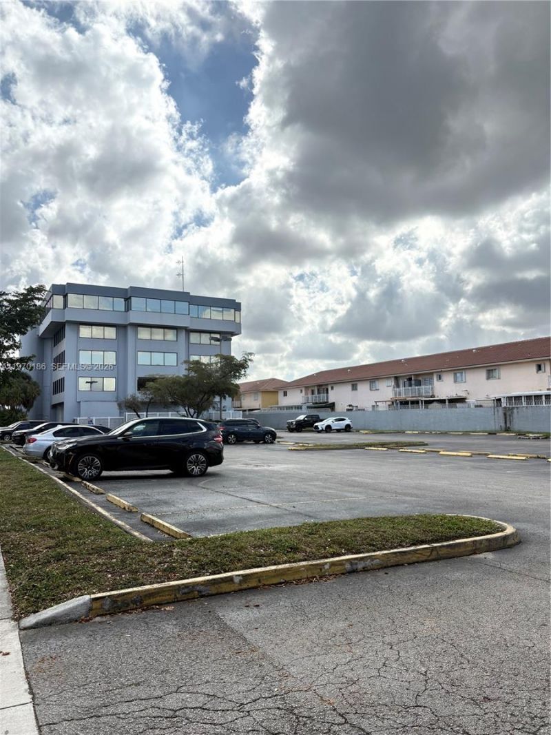2100 W 76th St, Unit 206, Hialeah, FL 33016 Photo