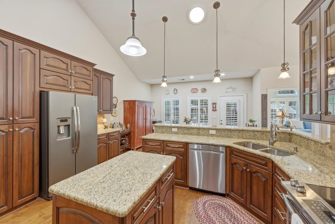 74 Cascade Dr. Photo 11