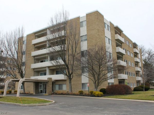 2089 Wooster Road, Unit 43, Rocky River, OH 44116