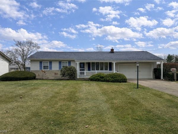 2257 Breezewood Drive, Austintown, OH 44515