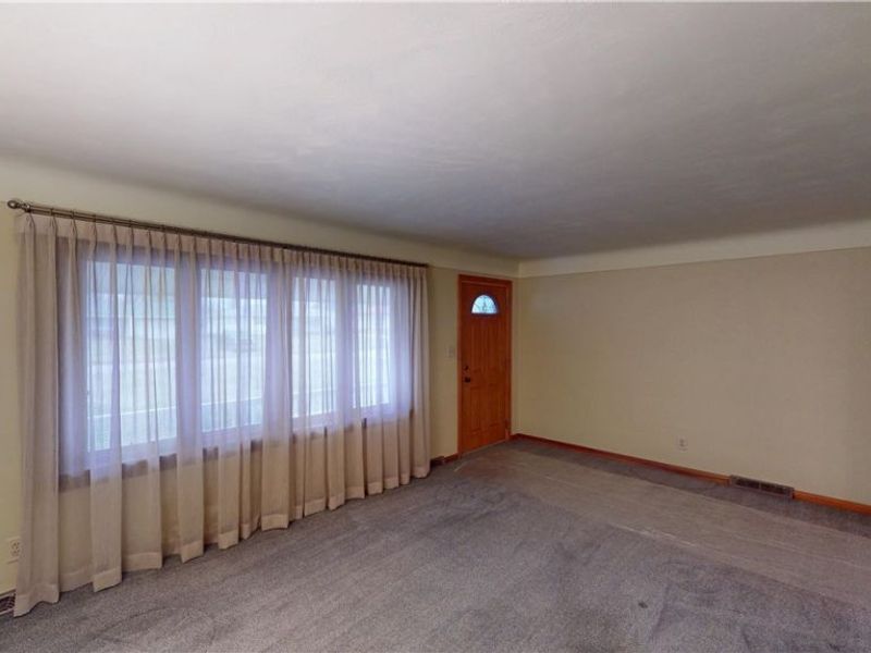 2257 Breezewood Drive, Austintown, OH 44515 Photo 3