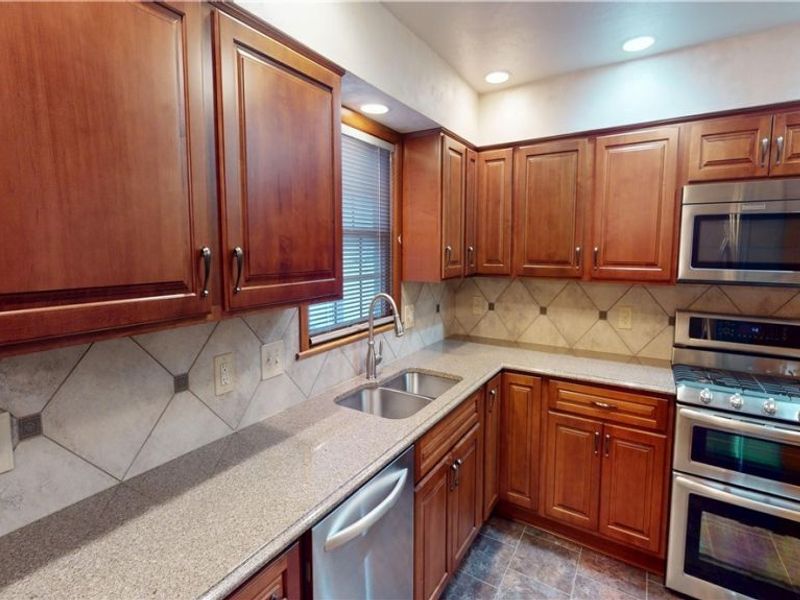 2257 Breezewood Drive, Austintown, OH 44515 Photo 6