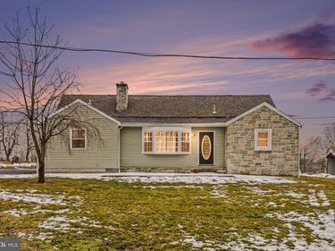 5885 AVIS LANE , HARRISBURG, PA 17112