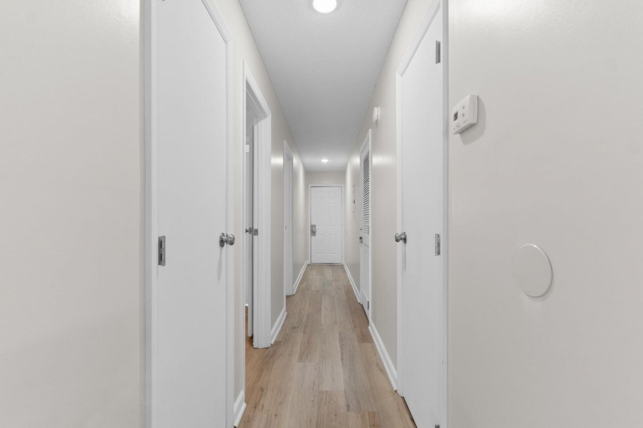 1860 Auburn Ln.  Photo 10