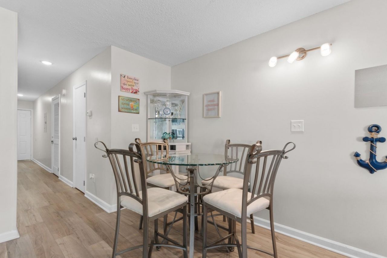 1860 Auburn Ln.  Photo 15