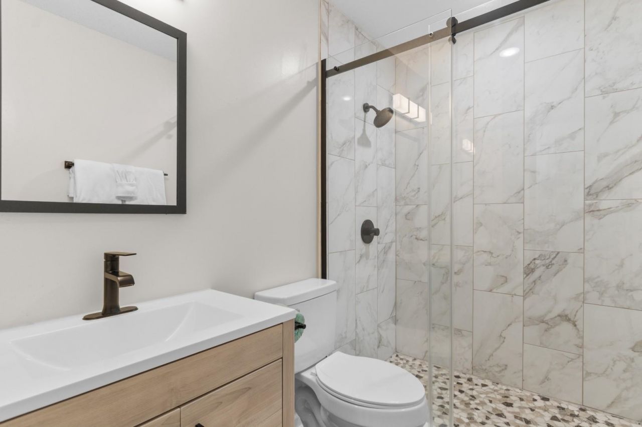 1860 Auburn Ln.  Photo 5