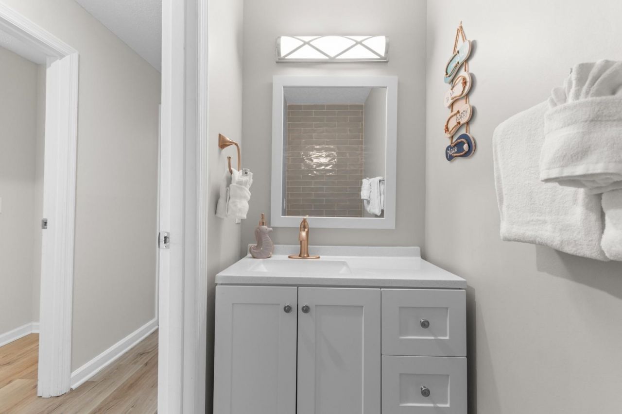 1860 Auburn Ln.  Photo 6