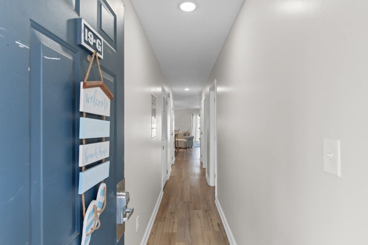 1860 Auburn Ln.  Photo 9