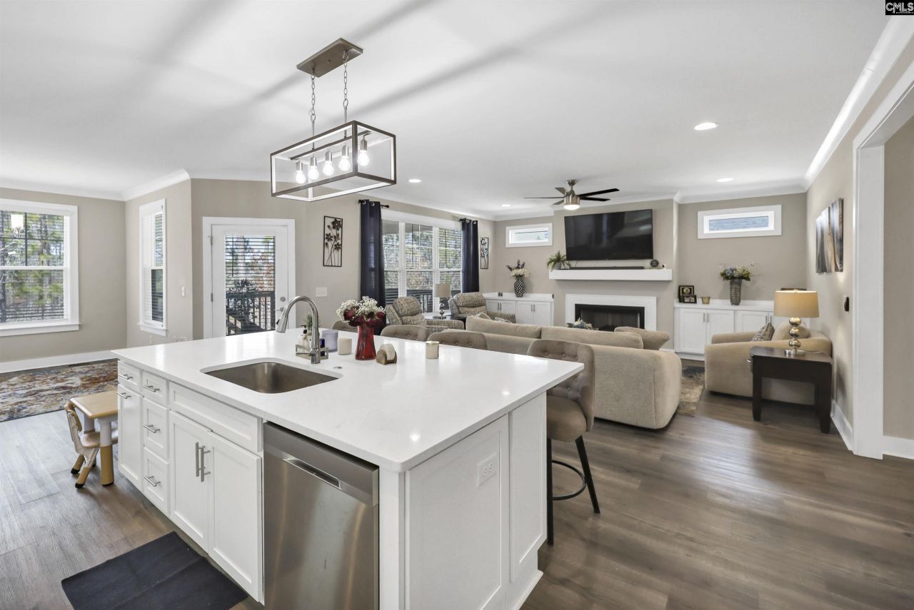 204 Sapphire Gem Lane Photo 9