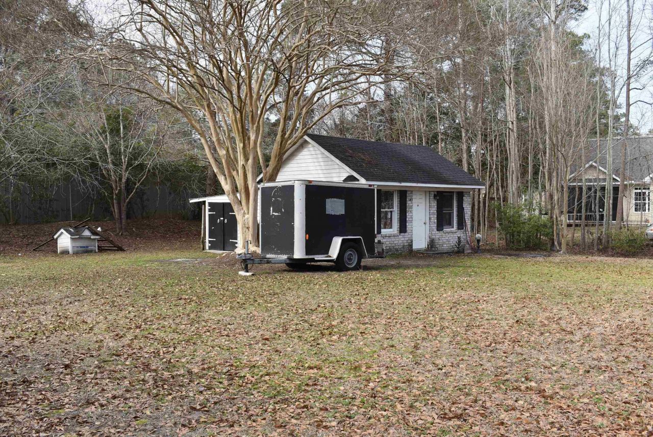 1044 Forest Dr. Photo 10