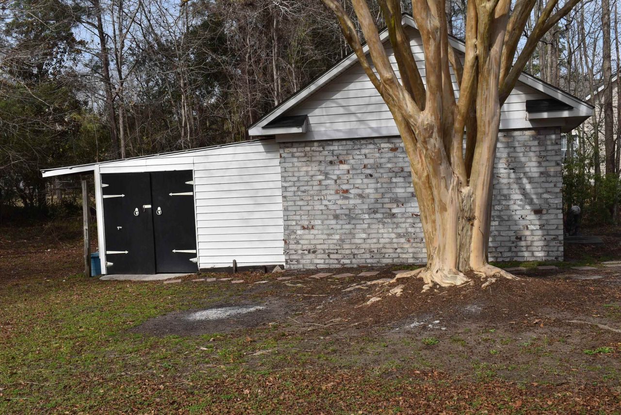 1044 Forest Dr. Photo 9