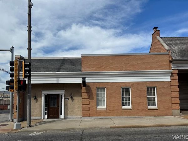 121 S Illinois Street, Belleville, IL 62220