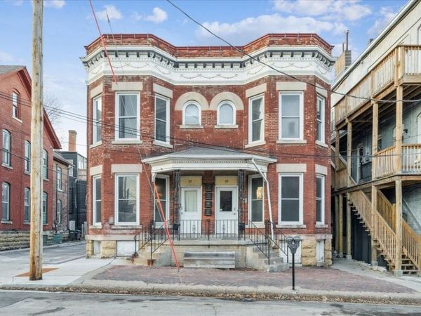 25-27 W 15th Street, Dubuque, IA 52001