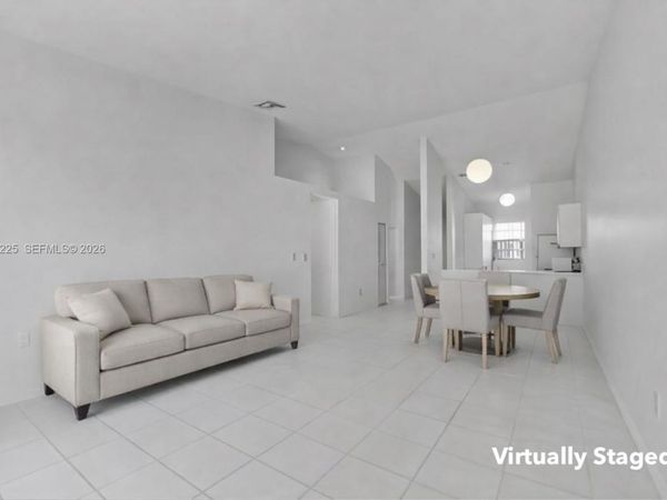 6708 NW 193rd Ter, Hialeah, FL 33015