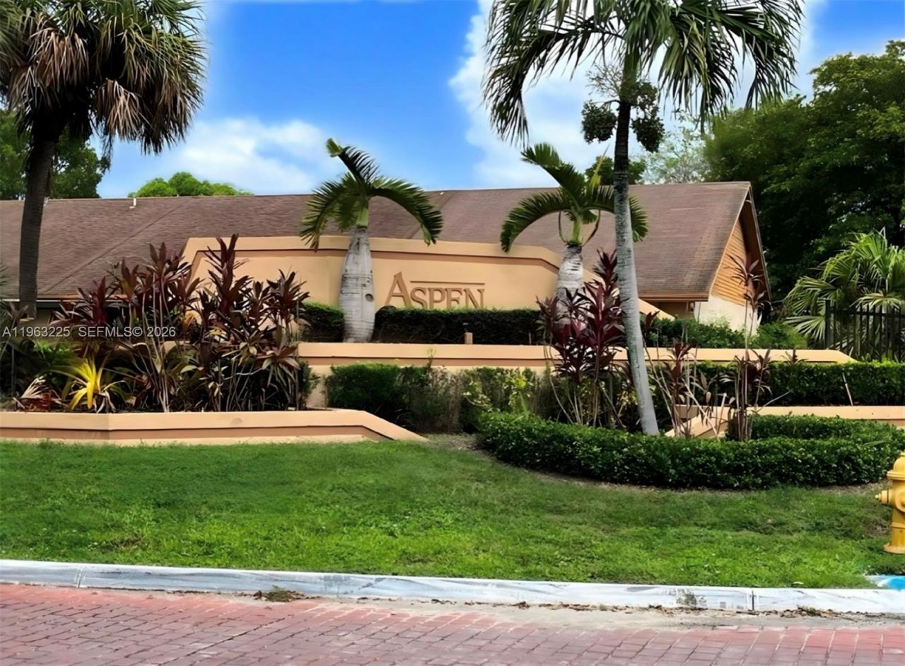 6708 NW 193rd Ter, Hialeah, FL 33015 Photo