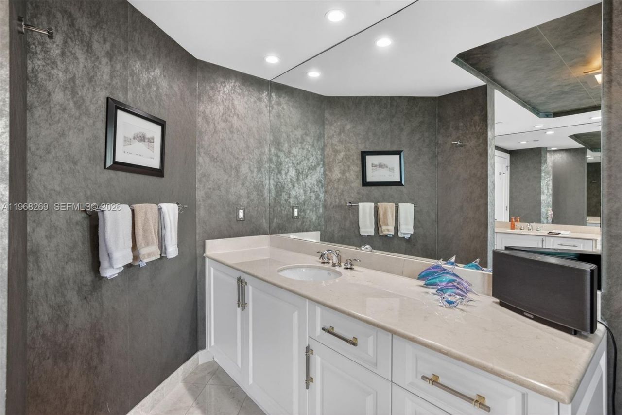 2845 NE 9th St, Unit 504, Fort Lauderdale, FL 33304 Photo