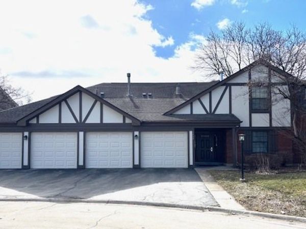 1223 Sandhurst Court, Unit D1, Schaumburg, IL 60193