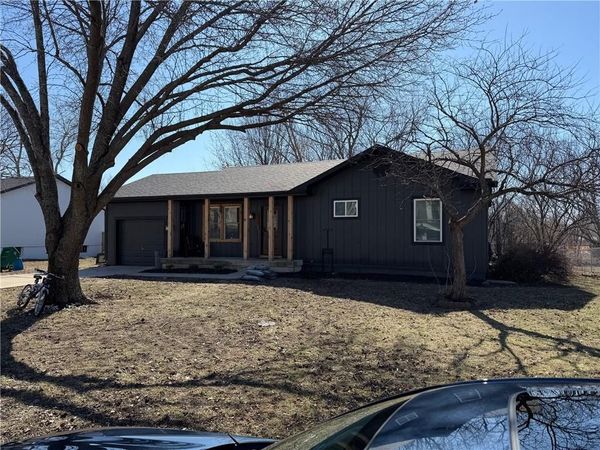 829 Quail Ridge Road, Peculiar, MO 64078