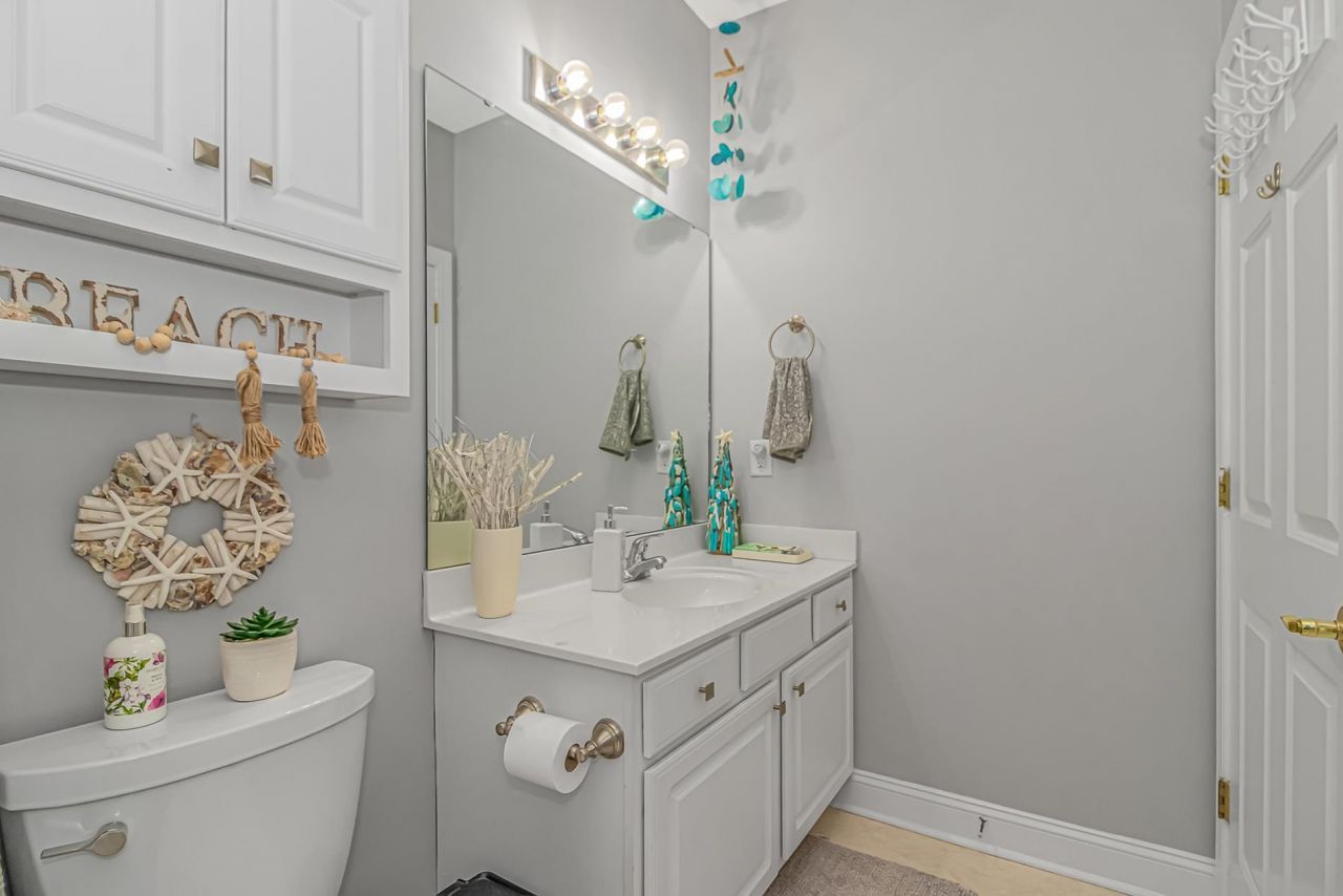 766 Algonquin Dr.  Photo 9