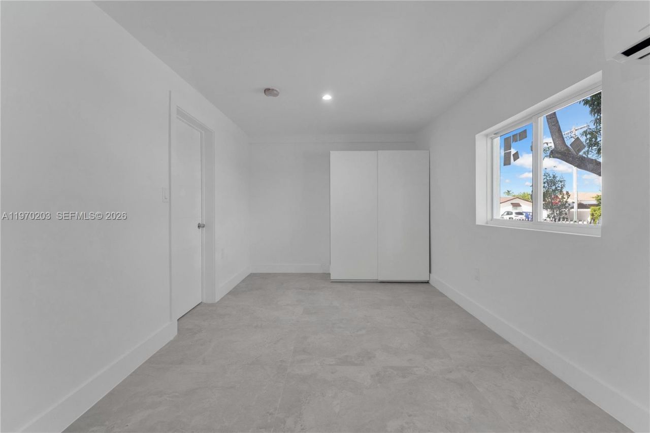 521 NW 33rd Ave , Miami, FL 33125 Photo