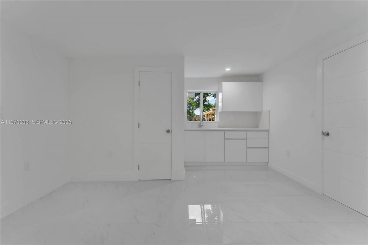 521 NW 33rd Ave , Miami, FL 33125 Photo